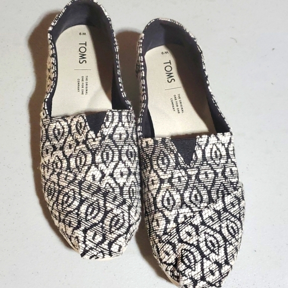 Toms Alpargata Sz 9 Black & White Slipons - Picture 1 of 9